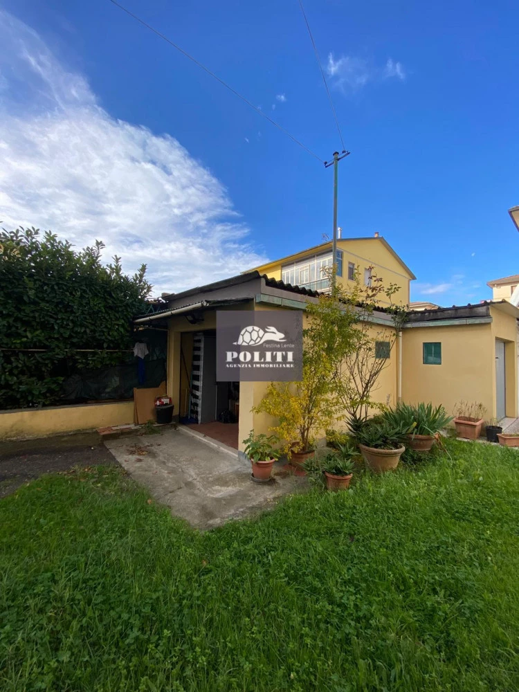 Empoli, casa in vendita con ampio garage privato